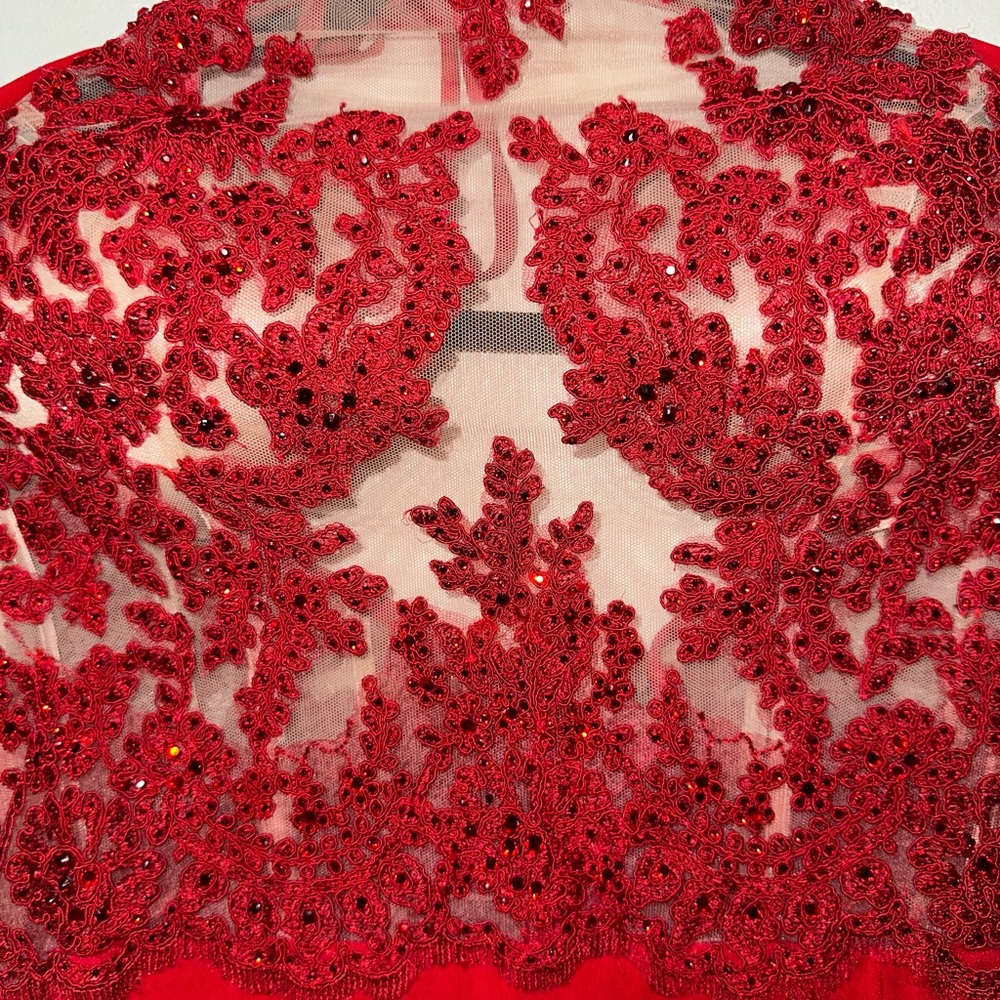 RED PROM DRESS - Picture 2 of 7